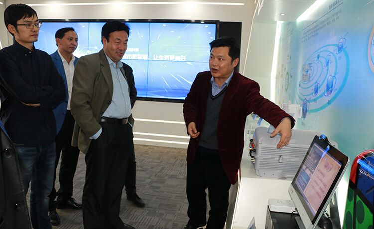 1516705886135201.jpg 介绍展厅产品.jpg